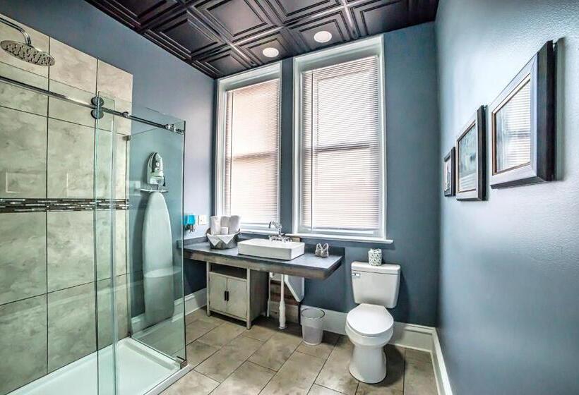 חדר דחוקס עם מיטת קינג, City Hall Grand