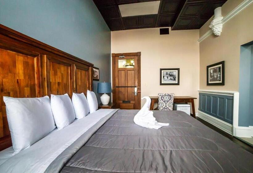 חדר דחוקס עם מיטת קינג, City Hall Grand