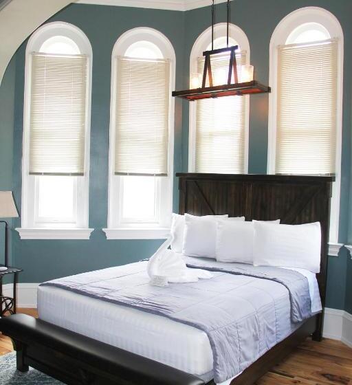 חדר סופריור, City Hall Grand