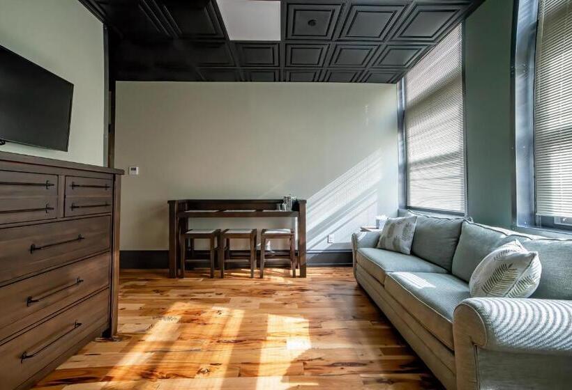 סוויטת ג'וניור, City Hall Grand