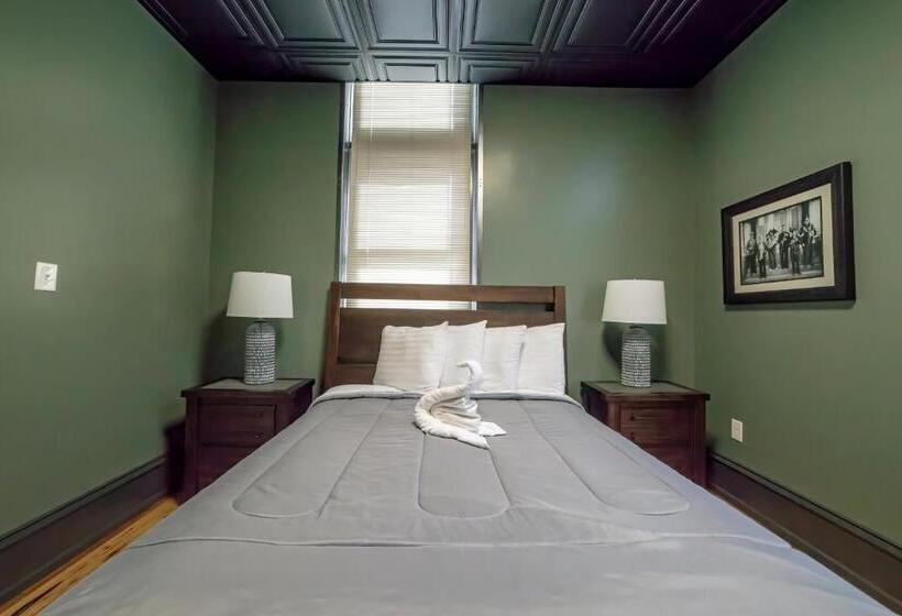 סוויטת ג'וניור, City Hall Grand