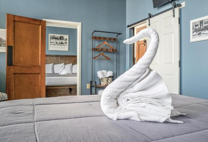 סוויטה משפחתית, City Hall Grand