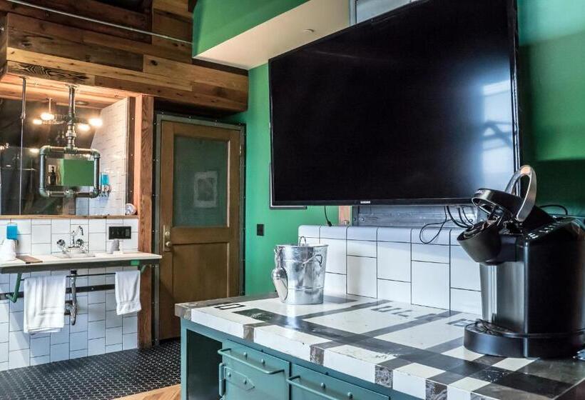 חדר דלוקס לשלושה, City Hall Grand