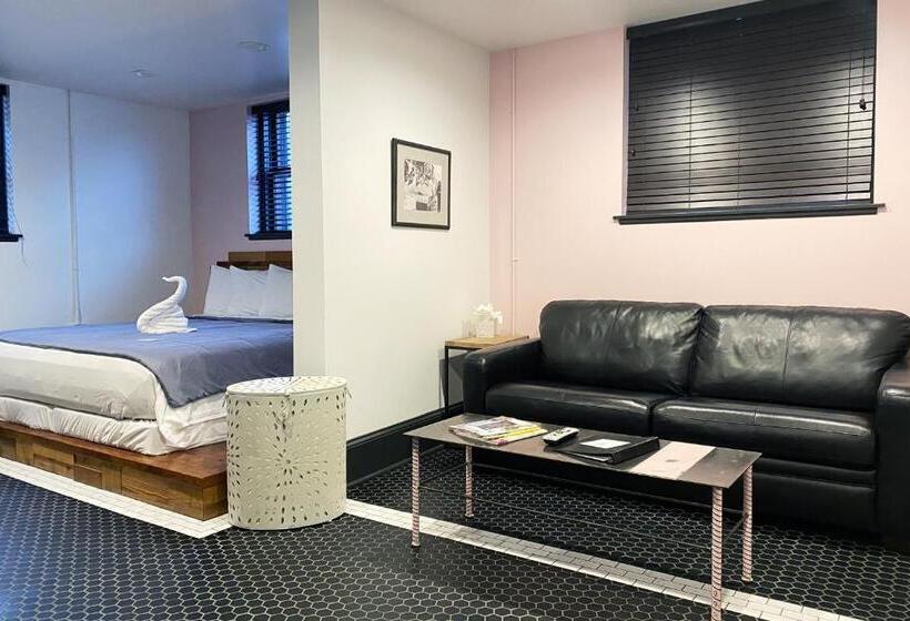 חדר סטנדרט לארבעה, City Hall Grand