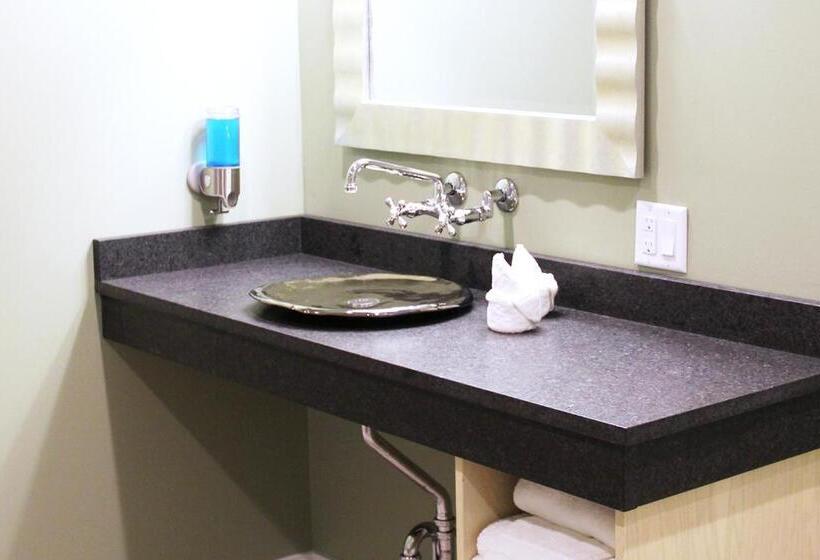 חדר סטנדרט לארבעה, City Hall Grand