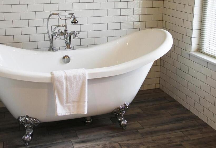 חדר סטנדרט לארבעה, City Hall Grand