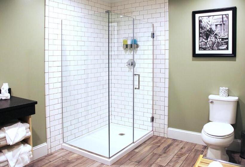 חדר סטנדרט לארבעה, City Hall Grand