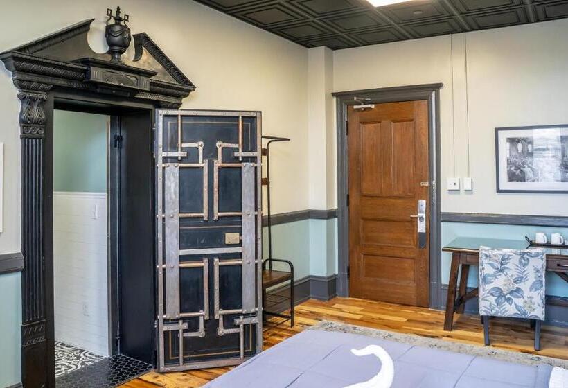 חדר דחוקס עם מיטת קינג, City Hall Grand