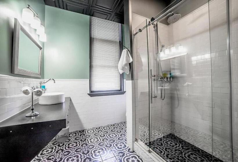 חדר דחוקס עם מיטת קינג, City Hall Grand