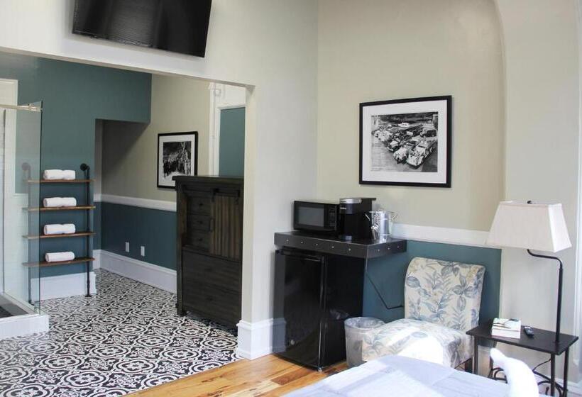 חדר סופריור, City Hall Grand