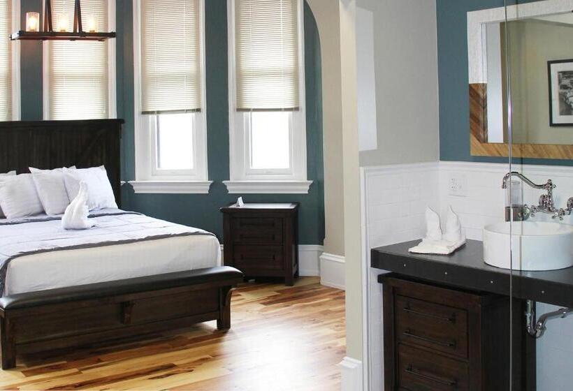 חדר סופריור, City Hall Grand