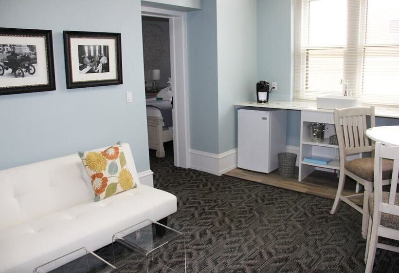 חדר סופריור לארבעה, City Hall Grand