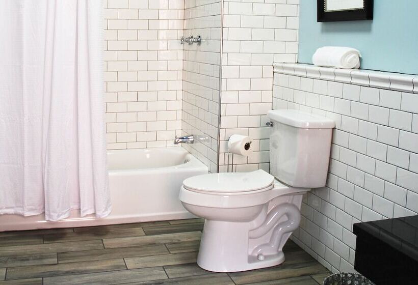 חדר סופריור לארבעה, City Hall Grand