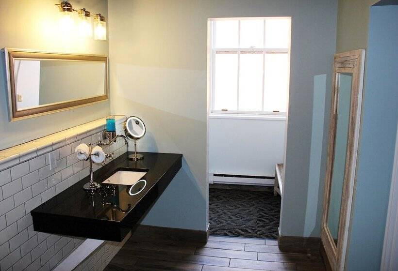 חדר סופריור לארבעה, City Hall Grand