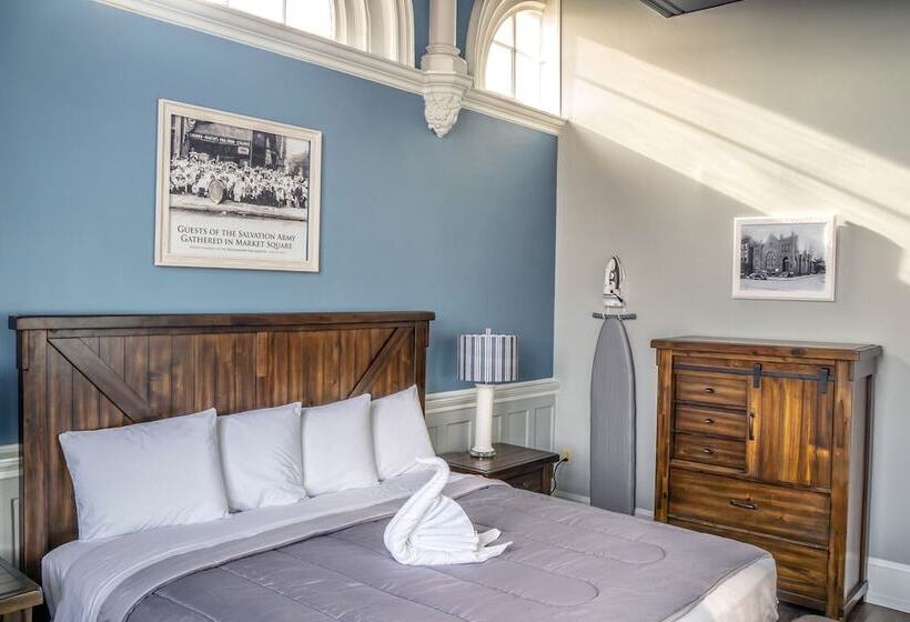 סוויטה משפחתית, City Hall Grand