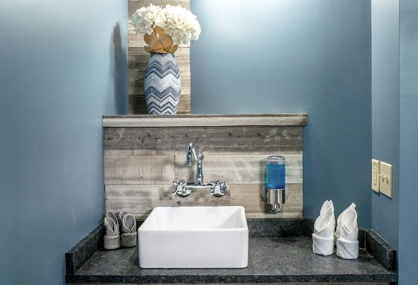 סוויטה משפחתית, City Hall Grand