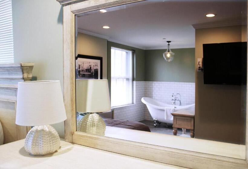 חדר סטנדרט לארבעה, City Hall Grand