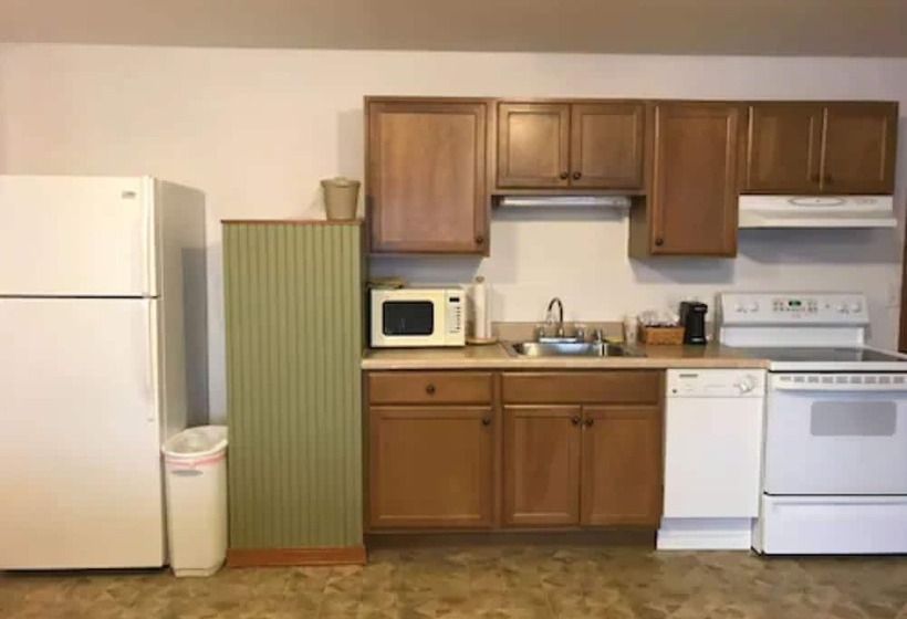 إستوديو قياسى, Longliner Lodge And Suites