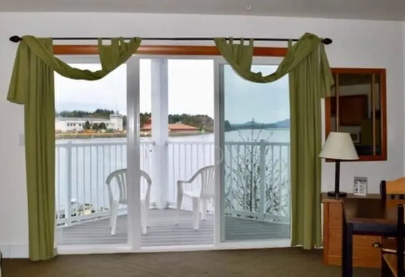استودیوی استاندارد, Longliner Lodge And Suites