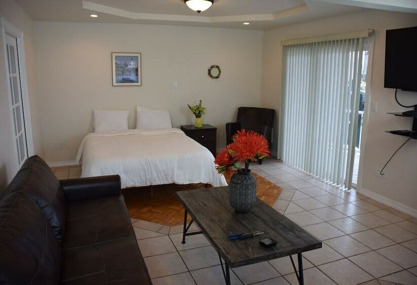 Люкс, Longliner Lodge And Suites