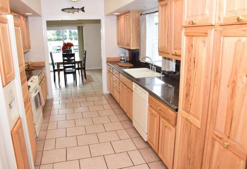 جناح, Longliner Lodge And Suites