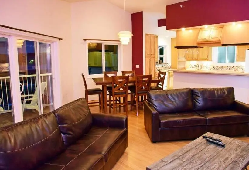 استودیوی سوپریور, Longliner Lodge And Suites
