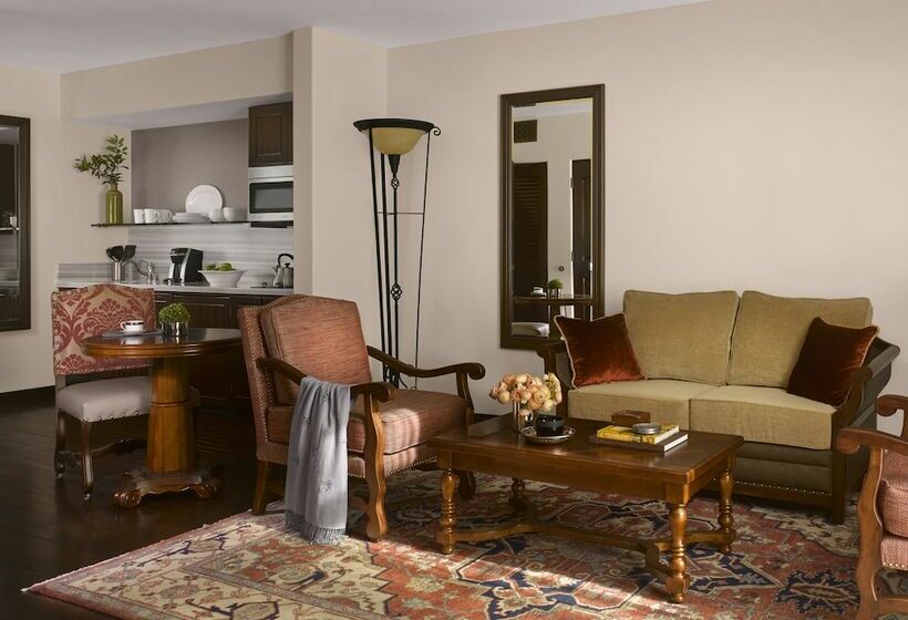 수피리어 스튜디오, Plaza La Reina