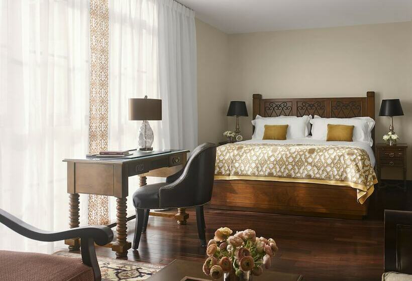 수피리어 스튜디오, Plaza La Reina