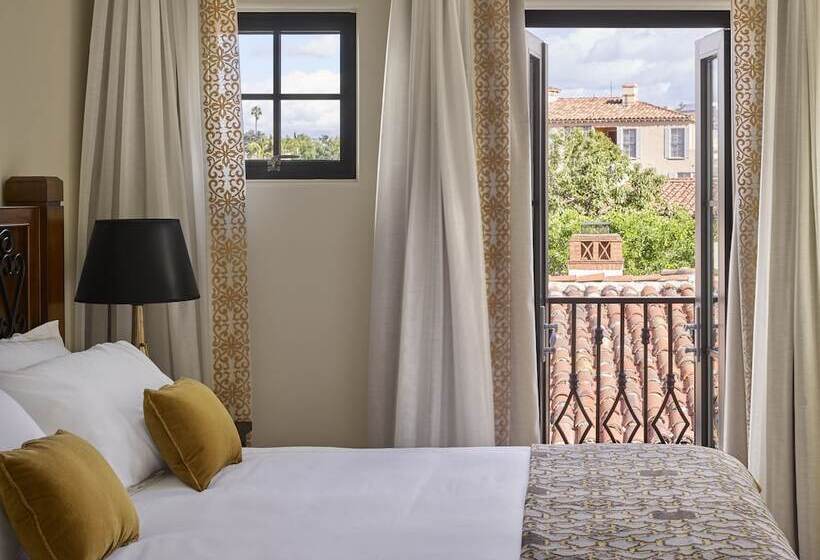 프리미엄 스튜디오, Plaza La Reina