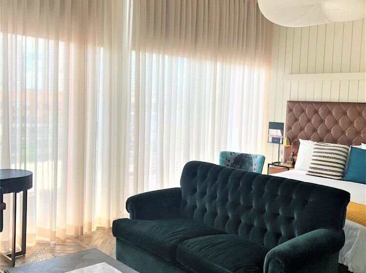 Люкс, Arlo Williamsburg