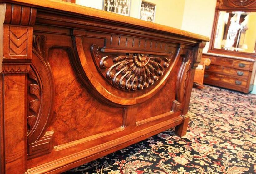 غرفة سوبيريور, The Weinhard