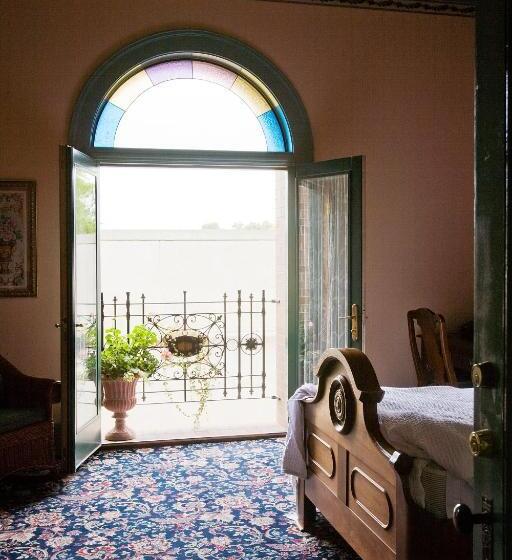 غرفة قياسية, The Weinhard