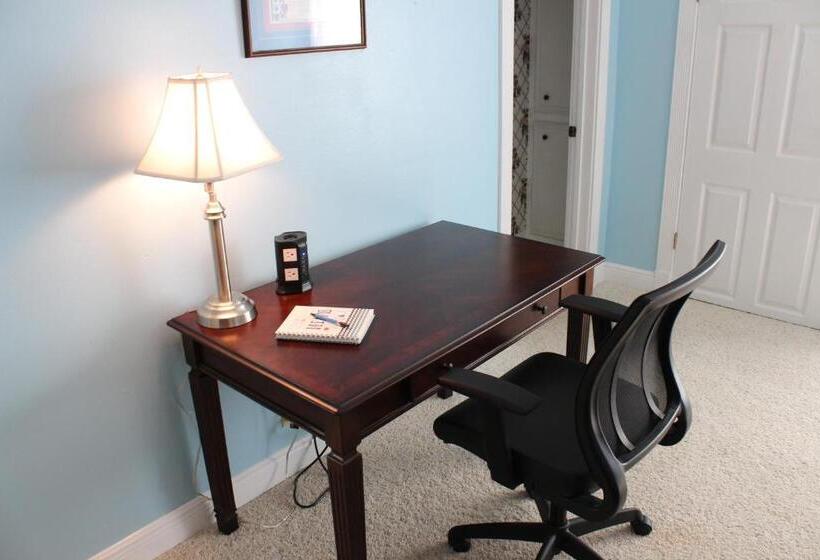 غرفة قياسية سرير كينج, Huffman House Bed & Breakfast