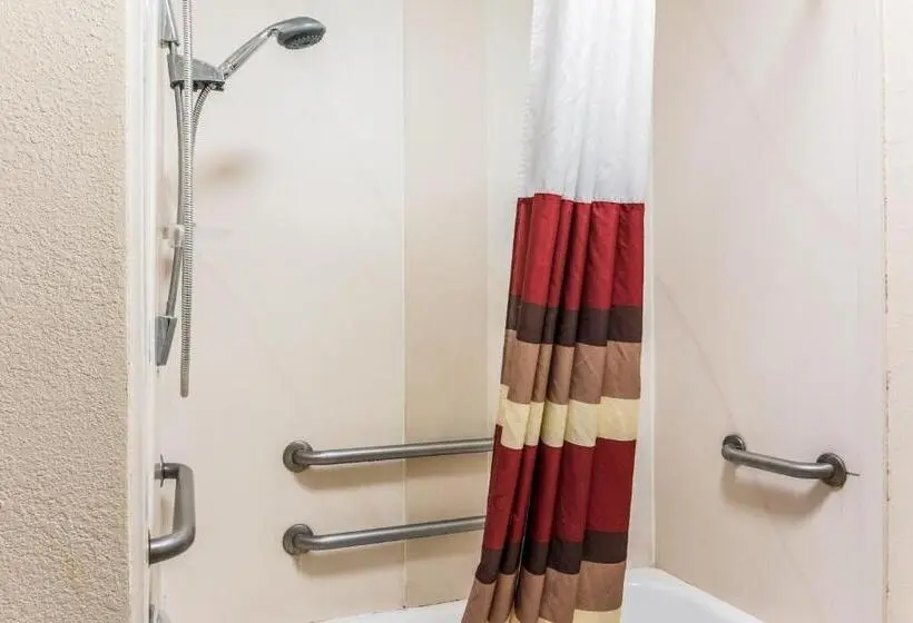 Deluxe-huone Soveltuu Liikuntarajoitteisille, Red Roof Inn Texarkana