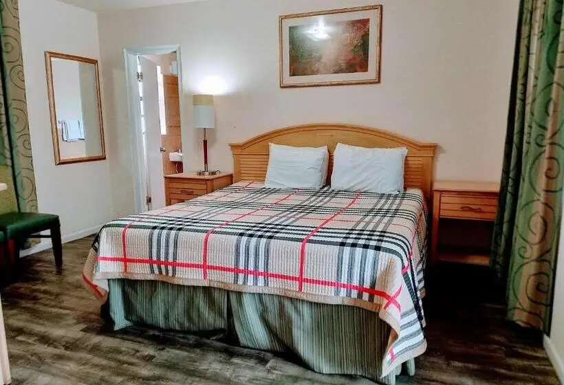 キングサイズベッドのスタンダードルーム, Travelers Inn Clearwater