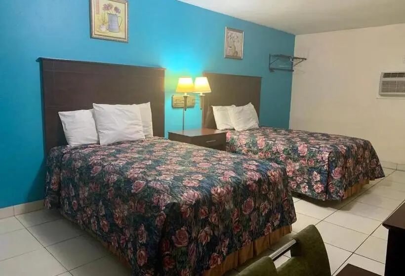 ２ダブルベッドのスタンダードルーム, Travelers Inn Clearwater