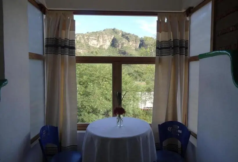 バルコニー付きデラックスルーム, Paradise Hotel Boutique & Lounge