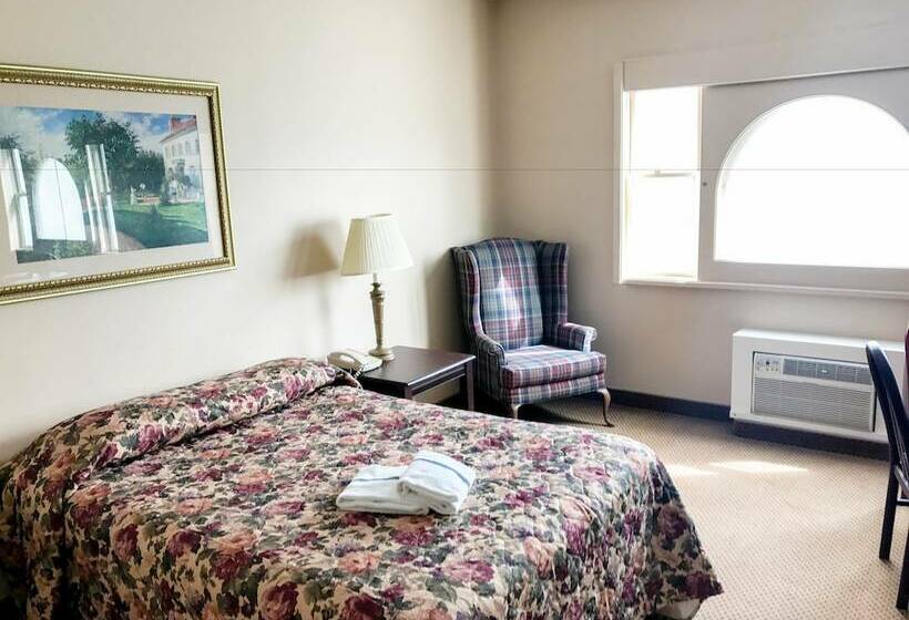 스탠다드 스튜디오, Carriage House Country Club