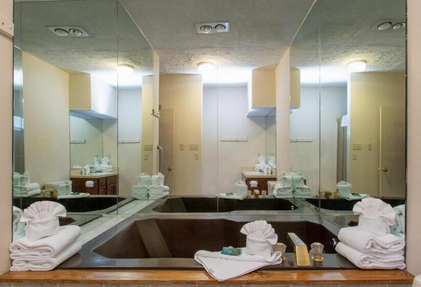 로얄 스위트, Carriage House Country Club