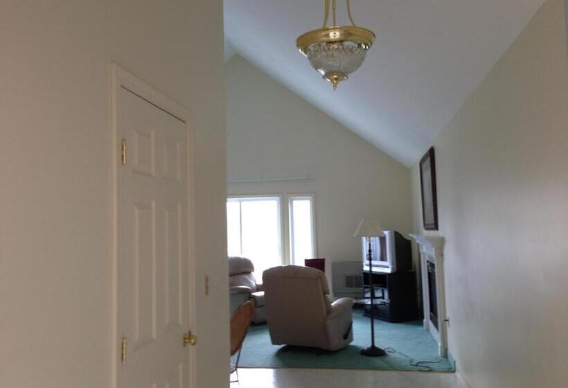 スーペリアースイート, The Falls Motel