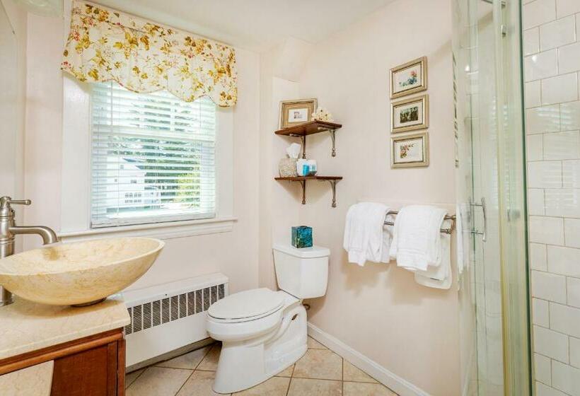 스위트 킹사이즈 침대, Victoria Inn