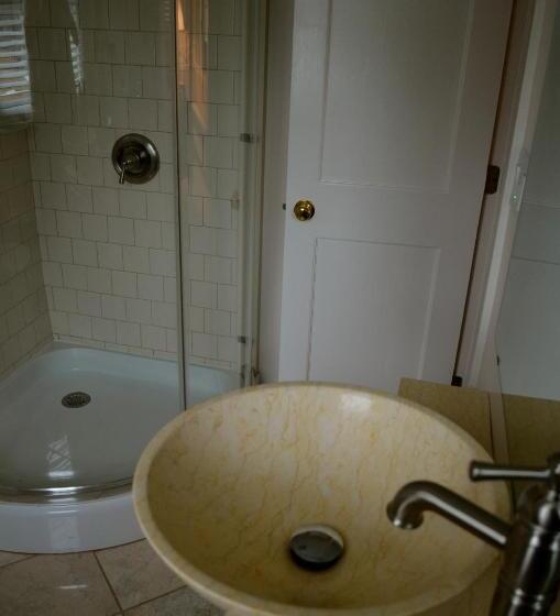 스위트 킹사이즈 침대, Victoria Inn