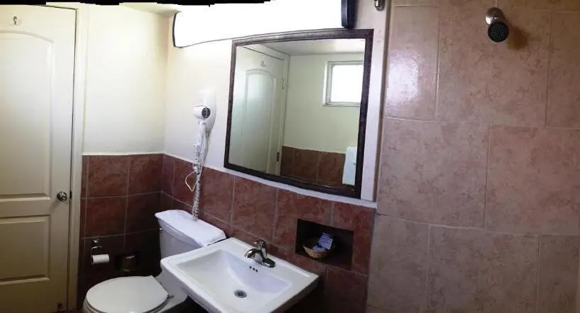 Perhesviitti, Western Motel