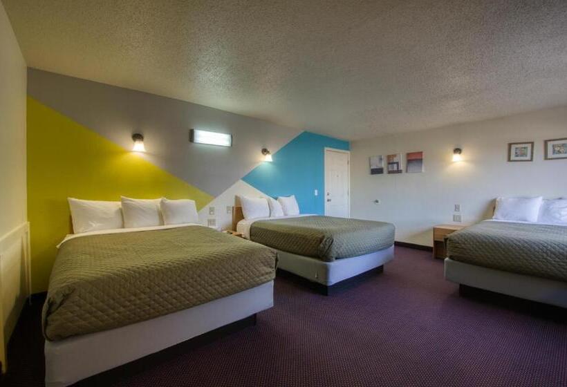 Трехместный Номер Стандарт с Видом, Western Motel