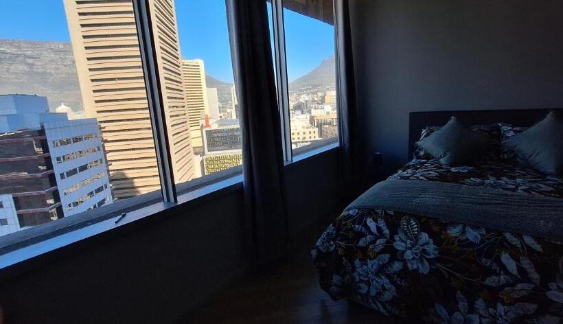 Apartamento 1 Dormitório com Vistas, 1501 Golden Thibault