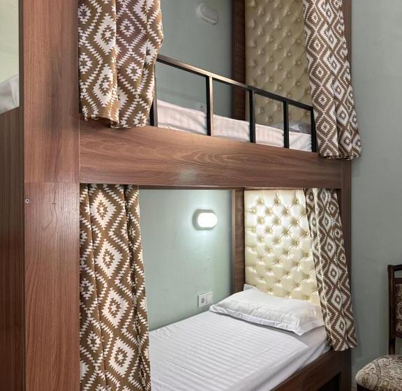 تختخواب در اتاق مشترک, хостел Dombyra