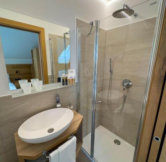 חדר סטנדרט לשלושה עם מרפסת, Bar Restaurant Pizzeria Antermont