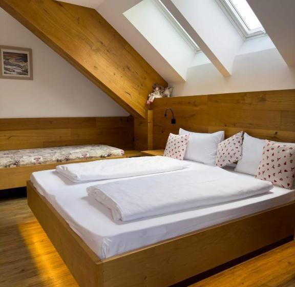 חדר סטנדרט לשלושה עם מרפסת, Bar Restaurant Pizzeria Antermont