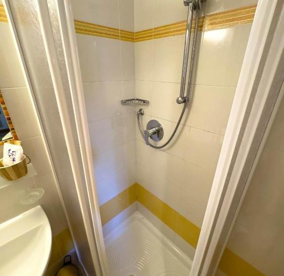 חדר בסיסי, Bar Restaurant Pizzeria Antermont