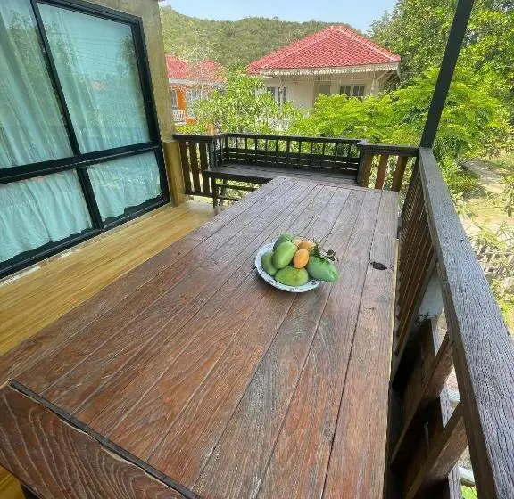 Perhehuone, Golden Mango House